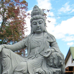 腰掛自在観音菩薩像