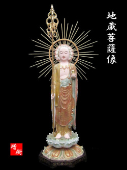 地蔵菩薩の仏像で木彫りを極彩色仕上しております。地蔵菩薩の仏像の