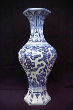 景徳鎮 青花龍文六角花瓶 【商品番号m-ke2020】