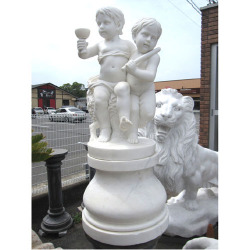 天然大理石彫刻の子供像の石像を台座付で販売しています。