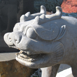 狛犬の守護獣で神社の参道に見られます。狛犬は阿吽で一対（ペア