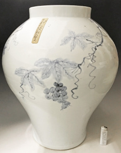 李朝 青花葡萄文白磁大壺 高さ約52cm 韓国 朝鮮 陶磁器 希少