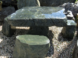 四国青石のテーブル・イス4脚セットの販売なら増樹です。