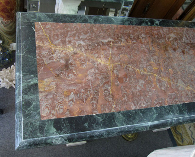 エレガントな時をつくる天然大理石テーブル