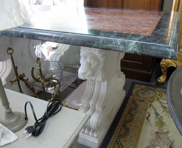 エレガントな時をつくる天然大理石テーブル