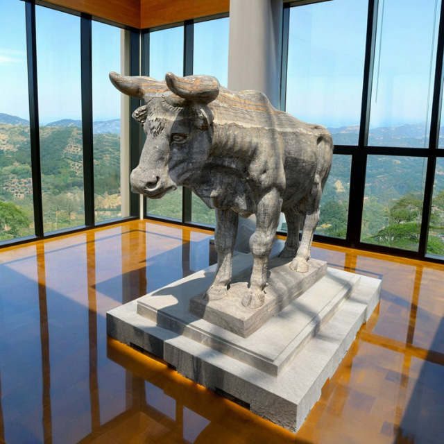 天然黒石彫刻 牛（ウシ）｜存在感と威厳を醸す逸品｜ガーデンアート増樹