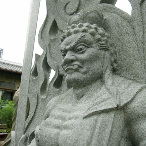 観音像（八角台座）を大理石で彫った仏像です。観音様の石仏・石像なら