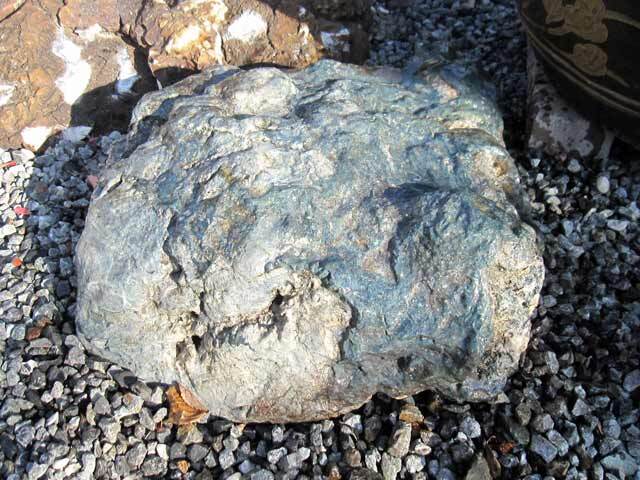 幸太郎石【台座付き】 楽天市場】幸太郎石 北海道 庭石 自然石 天然石 景石 日本 庭園 飾り石