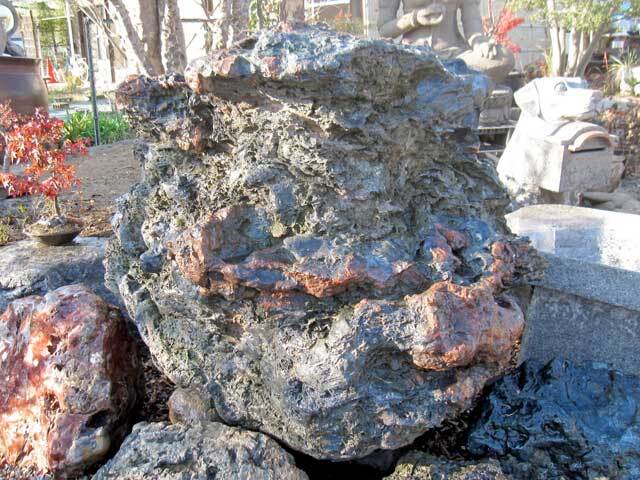 北海道 赤幸太郎石 庭石 景石｜希少な赤色天然石・風景を彩る大型一石