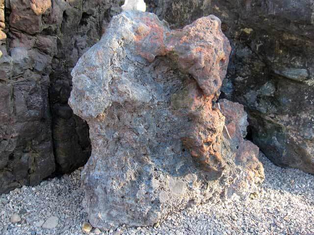 赤幸太郎石 庭石 銘石 北海道 2.3尺 希少 景石 天然石 幸を呼ぶ石 縁起