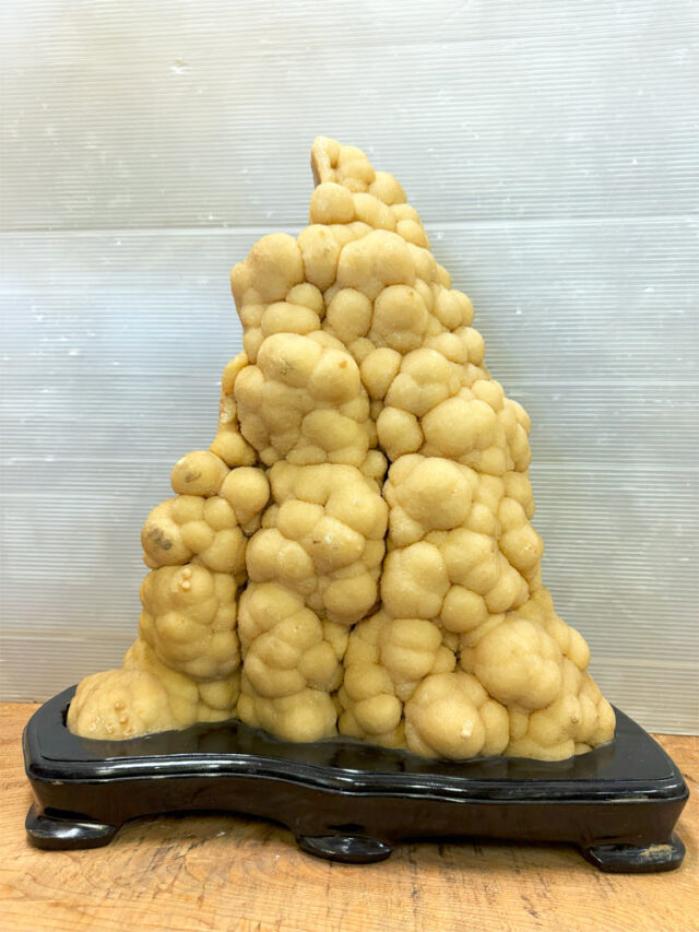 鍾乳石の販売ページです。