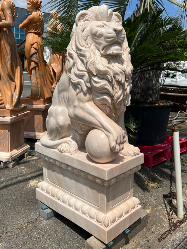 天然大理石彫刻 玉を持つライオン ペア ピンク 宝珠 球