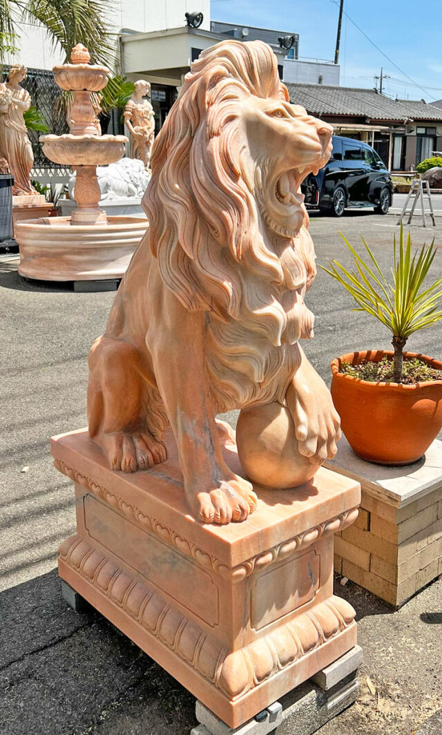 天然大理石彫刻 ピンク大理石 ライオン ペア｜迫力ある動物像・大理石