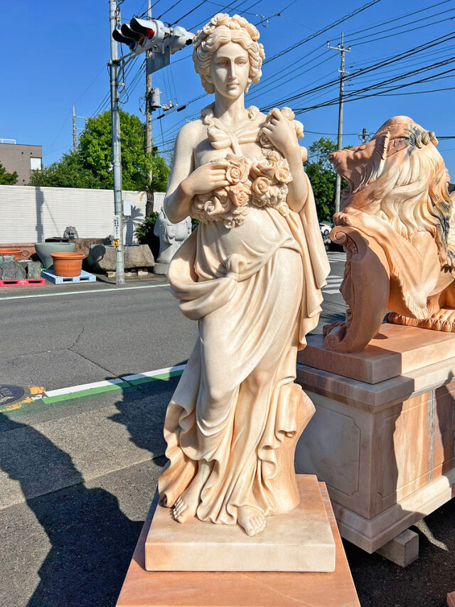 天然大理石彫刻 薔薇を抱えるヴィーナス（春） の販売ページです。