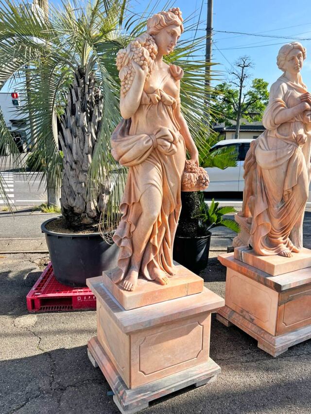 天然大理石彫刻 果物を持つヴィーナス（夏） の販売ページです。