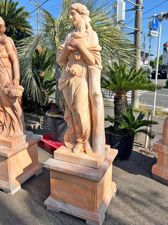 大特価！石製果樹彫刻 赤と緑 高さ約68センチ 天然大理石彫刻 ぬくもりのヴィーナス（冬） ピンク大理石｜希少ピンク