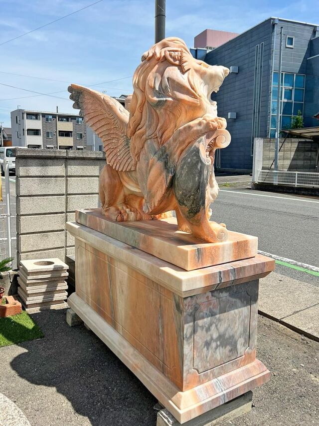 天然大理石彫刻 翼を持つライオン（有翼の獅子） ペア ピンク 【商品