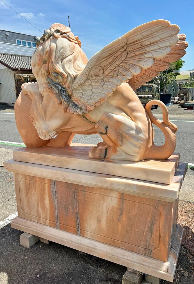 ライオンの肘掛と石榴 天然大理石彫刻 翼を持つライオン（有翼の獅子） ペア ピンク 【商品
