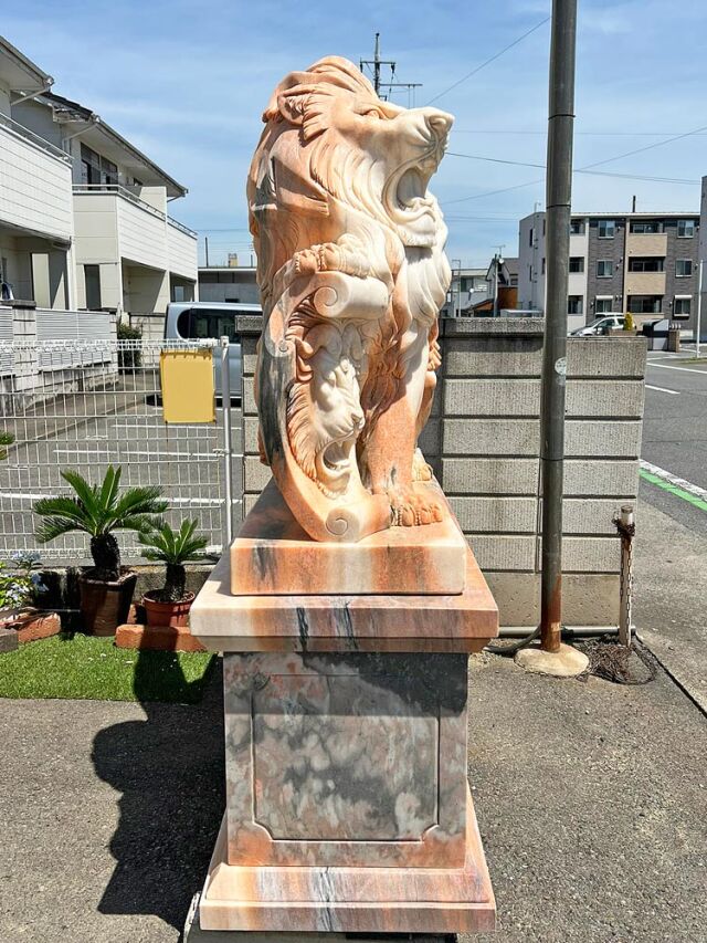 天然大理石彫刻 翼を持つライオン（有翼の獅子） ペア ピンク 【商品