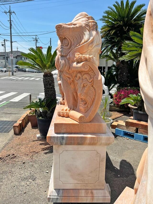 天然大理石彫刻 翼を持つライオン（有翼の獅子） ペア ピンク 【商品