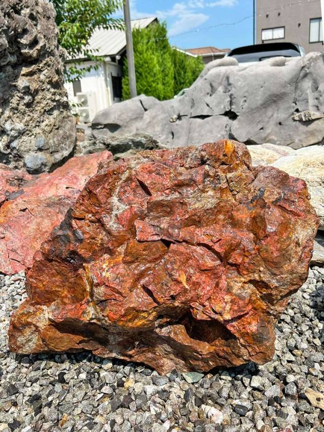 三大名石と言われる、赤玉石の販売ページです。