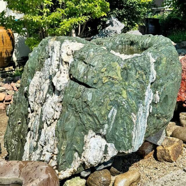 伊予青石＊庭石 四国青石（伊予青石）超大型つくばい 溜まり石 蹲 景石 銘石 自然石