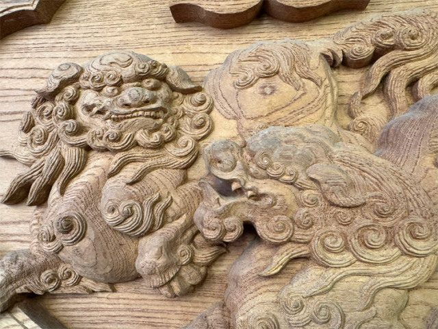 天然希少材料 彫刻 額装 壁飾 置物 横幅約55.8cm 欅彫刻 獅子二頭図 額装 幅50cm 厚さ5cm ケヤキ 無垢材 壁掛け
