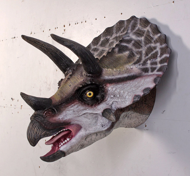 小型版トリケラトプスの頭 Definitive Triceratops Head FRP恐竜
