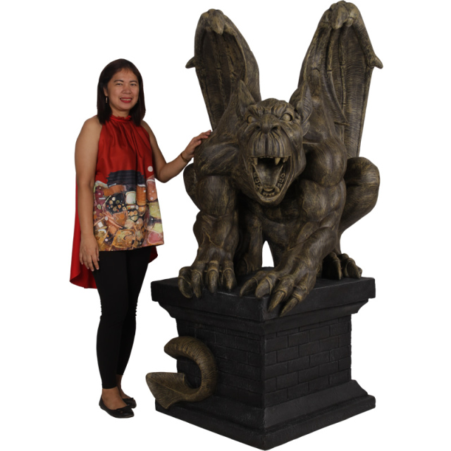 巨大なガーゴイル Giant Gargoyle on Plinth FRPアートオブジェ 【商品