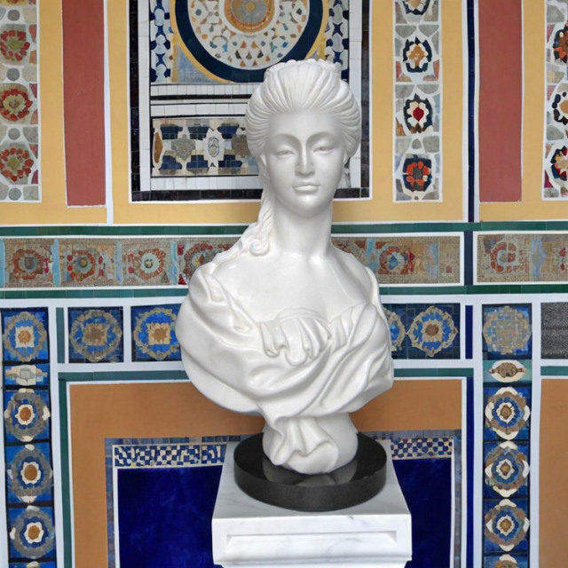 天然大理石彫刻（石像）の女神の胸像を販売するページです。