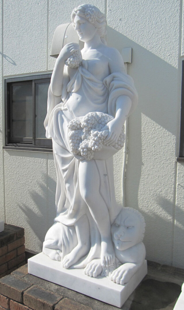 天然大理石彫刻（石像） 葡萄を持つヴィーナス（乙女像）の販売ページ