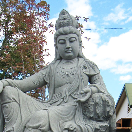 腰掛自在観音菩薩像