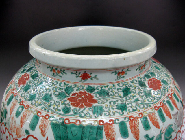 景徳鎮 嘉靖赤絵五彩動物文壺 【商品番号m-ke2026】