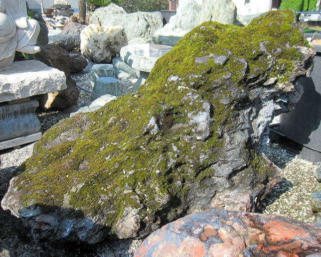 北海道の銘石 赤幸太郎石の庭石販売なら増樹にお任せください。