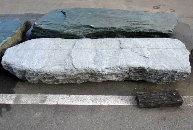 ②三波石 三波石 銘石 沓脱石 313cm 特大 巨大 景石 庭石 天然石 群馬県産 青石