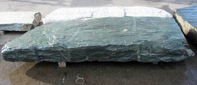 三波石 踏石 幅約3m30cm 特大 沓脱石 延段 敷石 飛び石 大型 青石 板石