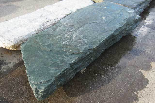 三波石 銘石 沓脱石 330cm 特大 巨大 景石 庭石 天然石 群馬県産 青石