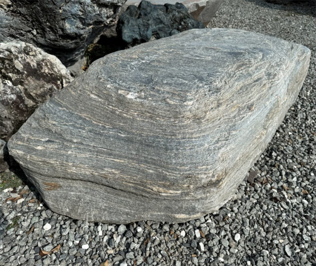 三波石 銘石 景石 庭石 天然石 145cm 群馬県産 青石 沓脱石 踏み石
