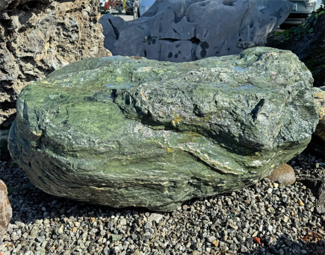 鑑賞石　水石　銘石　天然石　青石　三波石 三波石 銘石 景石 庭石 天然石 132cm 群馬県産 青石 鑑賞石 坪庭