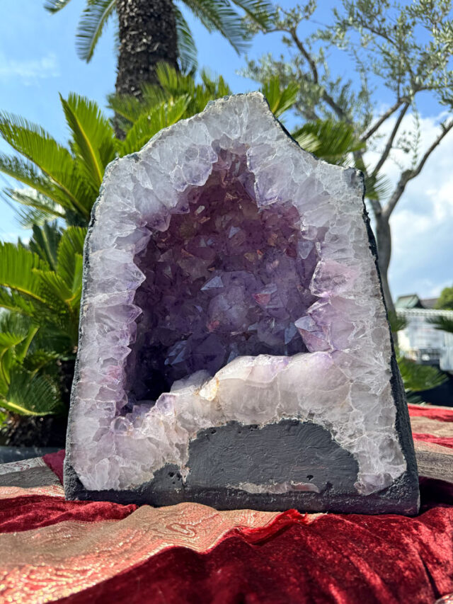 アメジスト ドーム 原石 約15kg 紫水晶 パワーストーン AMETHYST 天然水晶 紫水晶 宝石 現状品 アメシスト（アメジスト） ドーム 天然紫水晶 Amethyst 約25.5kg 原石