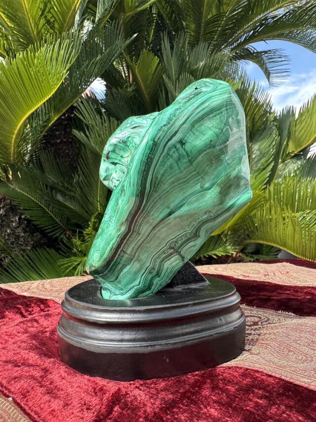 天然石　マラカイト　孔雀石　サイズ約H27XD19XD8cm 重量約6,1kg マラカイト (孔雀石) 原石 二面磨き 39.7g｜天然石 原石 通販キラリ石