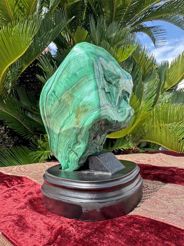 マラカイト 磨き 原石 約1.9kg 孔雀石 【商品番号：m-OKA2110-050】