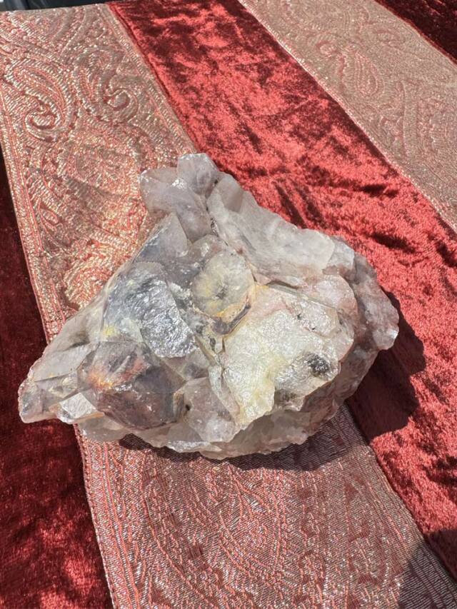 天然赤水晶クラスター 約1.05kg レッドクリスタル 【商品番号：m