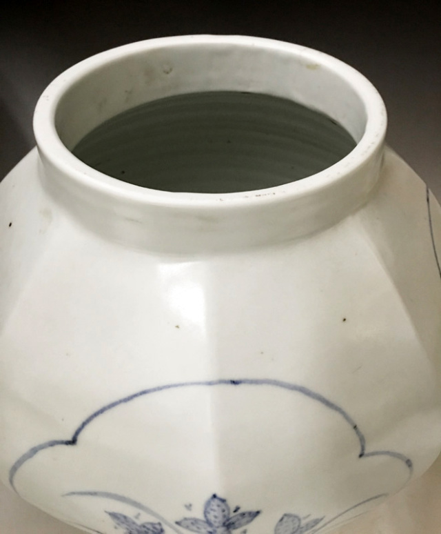 李朝 青花窓絵草花文面取壺 高さ約29cm 韓国 朝鮮 陶磁器 希少