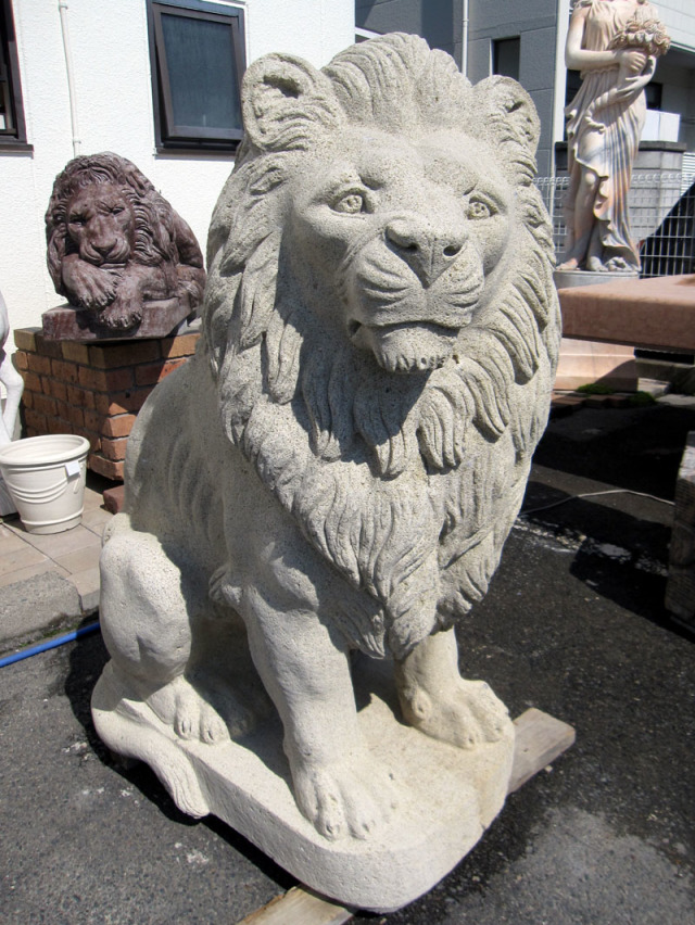 砂岩　ライオン