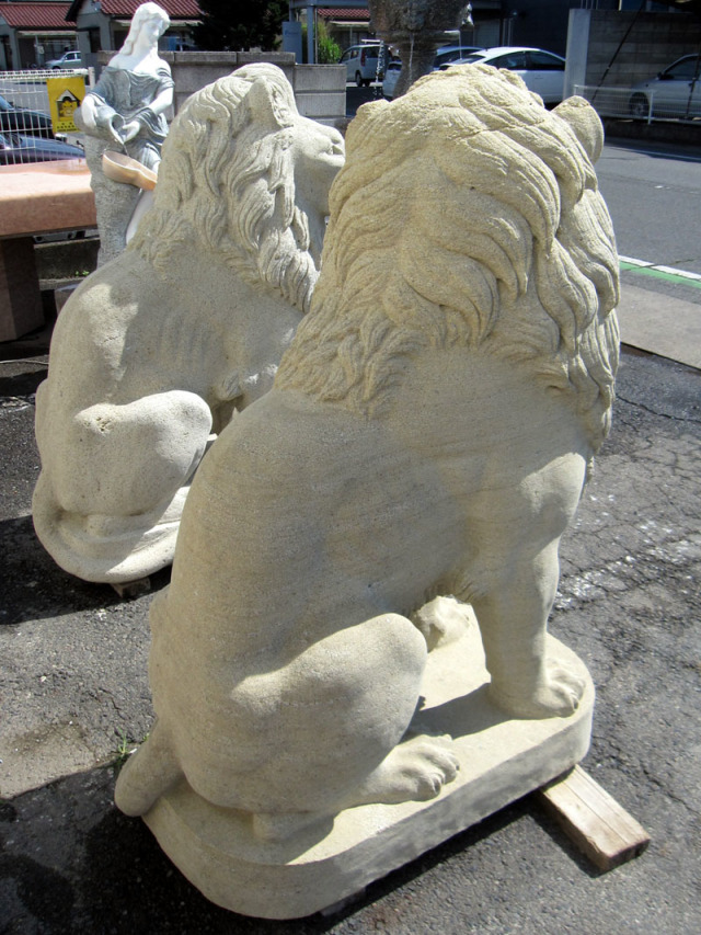 砂岩　ライオン
