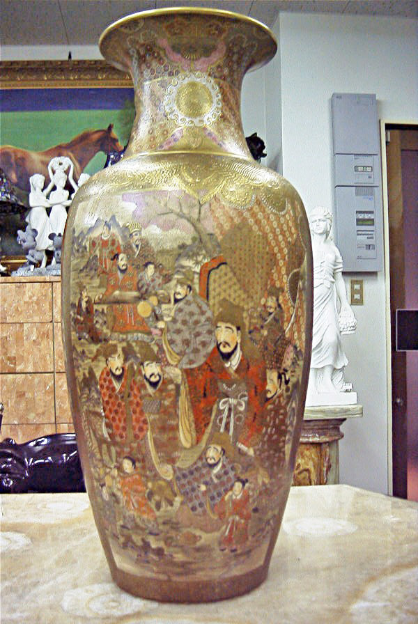 薩摩焼 金彩色絵 人物図飾り壺 【商品番号m-st003】