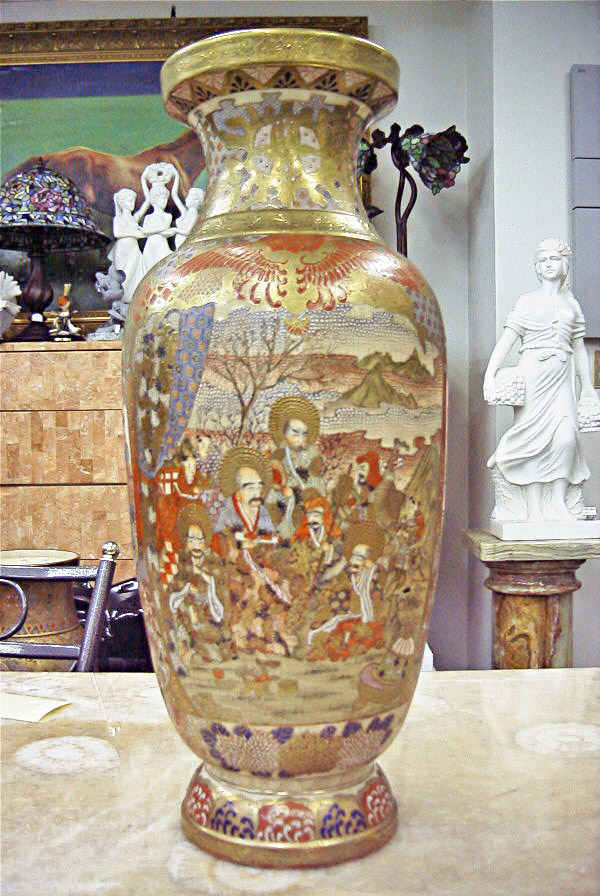 薩摩焼 金彩色絵 人物図飾り壺 【商品番号m-st006】