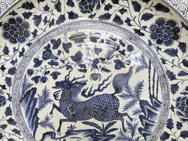 清康煕青花模様福寿三角瓶 景徳鎮 陶磁器 装飾品 現代工芸品 美術品 置物 清康煕青花模様福寿三角瓶 景徳鎮 陶磁器 装飾品 現代工芸品