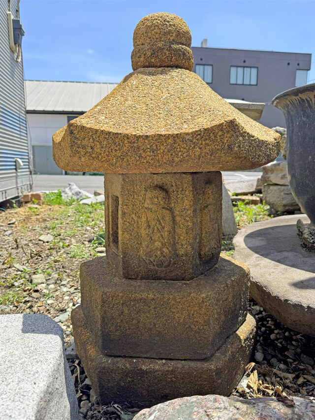 石灯篭 六角地蔵灯篭 高さ90cm 3尺 御影石 織部灯篭 変形型 石仏 仏様